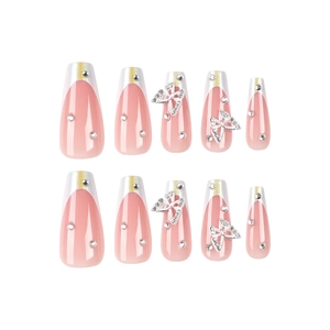 Faux ongles French roses avec paillettes argentées et breloques papillon évidées