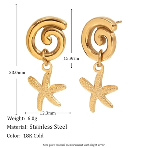 Detail of 18K gold-plated starfish earrings with dimensions and weight measurements