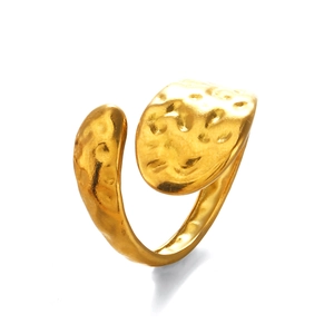 Bague ouverte en acier inoxydable doré avec texture martelée minimaliste pour femme