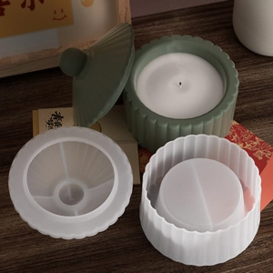 Moule en silicone à rayures pour bougies avec couvercle et pot en plâtre vert fini