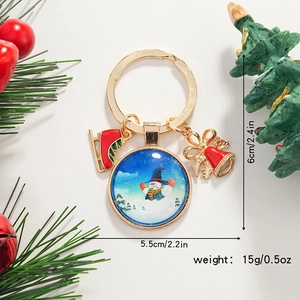 Détail du porte-clés bonhomme de neige de Noël avec patin à glace et clochette dorée