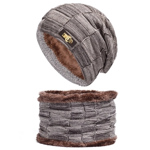 Set berretto e scaldacollo invernali con fodera in pile spessa in grigio-marrone melange