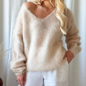 Γυναικείο κρεμ oversized πλεκτό πουλόβερ με λαιμόκοψη V και απαλή υφή μοχέρ