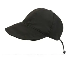 Dettaglio del cappello da sole nero regolabile con coulisse elastica e tesa