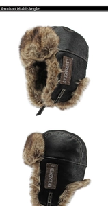 Mehrwinkel-Nahaufnahme der Winter-Uschanka mit schwarzem Kunstleder und braunem Kunstpelz