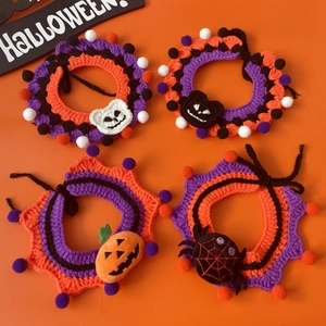 Handgemaakte gehaakte Halloween-halsbanden voor huisdieren met pompoen- en spinnendessins