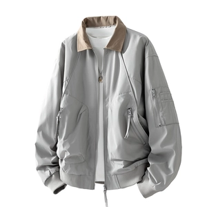 Giacca bomber da uomo grigio chiaro con colletto a contrasto e tasche multiple zip