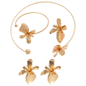 Chic golden metal flower jewelry set with necklace, bracelet, and earrings in a floral design