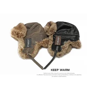 Winter-Uschanka in Schwarz und Braun aus Kunstleder mit dickem Kunstpelzfutter