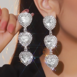 Orecchini a Pendente a Cuore con Strass in Cristallo di Lusso per Donna Orecchini Pendenti in Lega a Nappina Lunga Gioielli per Feste di Matrimonio Regalo di San Valentino