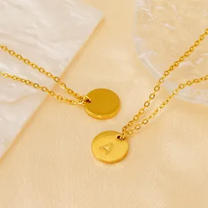 Collier minimaliste en acier inoxydable doré avec pendentif rond lettre A gravée
