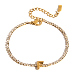 Detail of 18K gold-plated tennis bracelet with zircon-encrusted letter F and adjustable chain