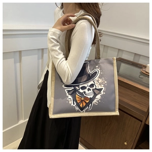 Detailed texture of canvas tote bag featuring a punk skull with top hat illustration