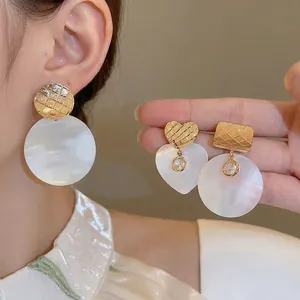 Orecchini in argento placcati oro 24k con madreperla a forma di cuore e zirconi
