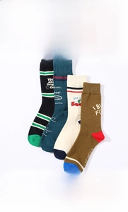 Détail de la texture en maille de chaussettes montantes en coton, lot de quatre