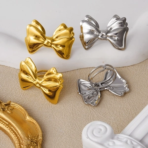 Detailed view of 304 stainless steel bow rings in polished gold and silver finishes