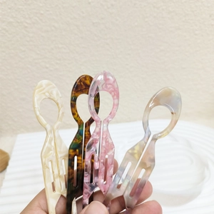 Chic U-shaped acetate hair pins in marble and tortoiseshell patterns for elegant styling