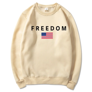 Sweat à capuche unisexe beige avec texte FREEDOM noir et imprimé drapeau américain