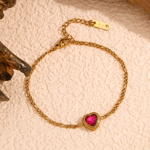 18K gold plated Figaro chain bracelet featuring a magenta heart-shaped zircon gemstone