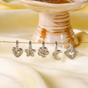Ensemble de boucles d'oreilles géométriques luxe avec charms étoile cœur lune