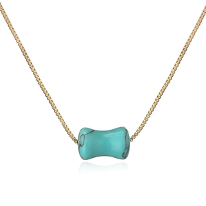Collier chaîne dorée avec pendentif en turquoise naturelle texturée de style bambou