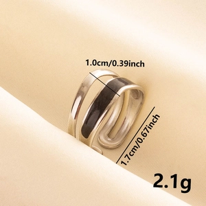 Detail view of 304 stainless steel ring showing inner diameter 1.7cm and 1cm width