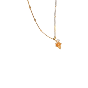 Asymmetric pearl and gold chain necklace with a maple leaf pendant and zircon accents