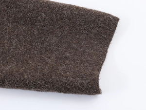 Vue macro détaillée de la texture du tissu en laine marron foncé à haute densité