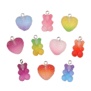 Pendentifs ours et cœur en résine dégradée avec texture mate et anneau métallique