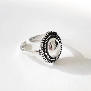 Minimalist 925 sterling silver open ring with vintage oval mirror and textured edges
