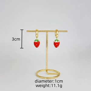 Detail view of cute strawberry earrings with 3cm height and 11.1g weight on a stand