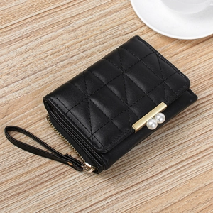 Women Short Wallet PU Leather Quilted Rhombus Trifold Artificial Pearl Decorative Hand Clutch Bag With Wrist Strap Zipper Pocket