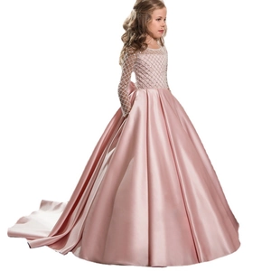 Robe princesse fille rose satin à manches longues avec corsage et nœud dos