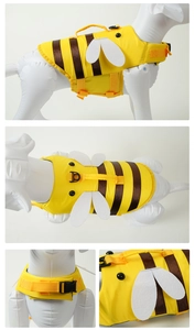Détail du gilet de sauvetage pour chien style abeille avec poignée et boucles réglables