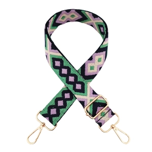 Dettaglio tracolla larga in jacquard geometrico colorato con ganci in metallo dorato