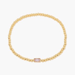 Élégant bracelet en perles dorées avec une pierre de naissance rose rectangulaire sertie
