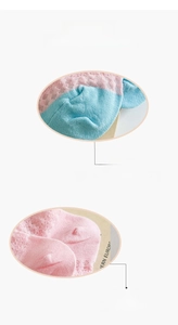 Détail de chaussettes en maille aérée montrant la pointe sans couture et le talon renforcé