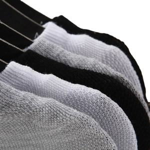Breathable men's magic velvet boat socks in black white and gray with anti-slip silicone