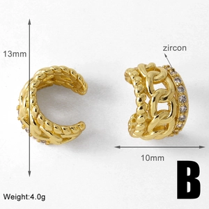 Detail der vergoldeten Earcuff-Kette mit Zirkonia-Inlay zeigt Größe 13mm mal 10mm