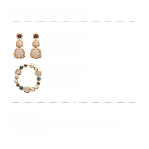 Detailed sizing and material specifications for vintage resin geometric jewelry set