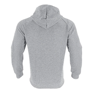 Detail eines hellgrauen Herren-Hoodies mit Waffelstrickstruktur und Rippbündchen