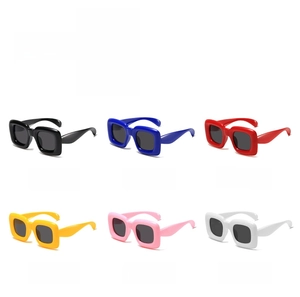 Grille de lunettes de soleil bubble pour enfants avec monture carrée épaisse et verres gris