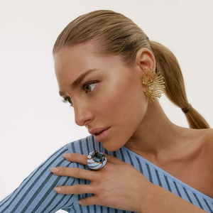 Vintage 18K gold fan-shaped drop earrings and blue gemstone ring set for women
