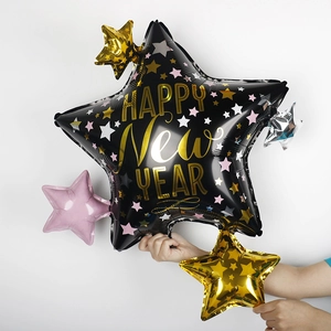 Gros plan du lot de ballons Happy New Year pour décoration festive de fête de Nouvel An