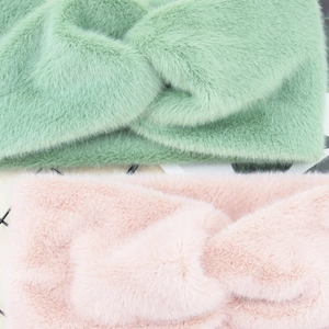 Fascia incrociata in peluche verde menta e rosa chiaro per calore invernale e yoga