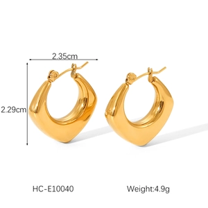 Macro view of gold geometric earrings showing dimensions 2.35cm by 2.29cm and 4.9g weight