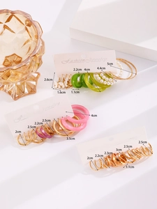 Detailed size chart for geometric earring set featuring resin hoops and gold metal finishes