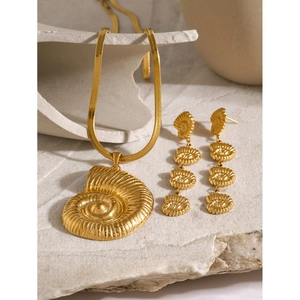 Detailed view of 18k gold conch shell pendant necklace and matching tiered earrings