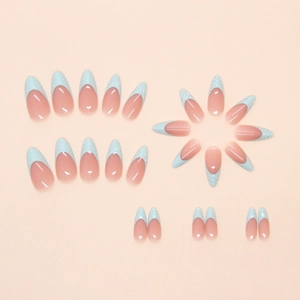 Unghie finte a mandorla French blu con pois bianchi e base nude, set da 24 pezzi