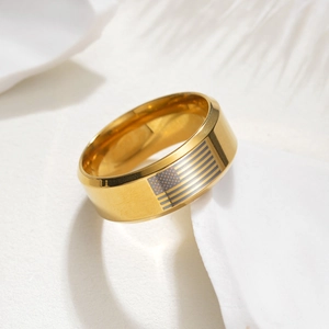 Bague 8mm en acier inoxydable doré avec motif drapeau américain sur texture pierre